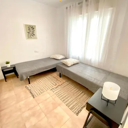 Locos Beach Holiday * Торрев'єха